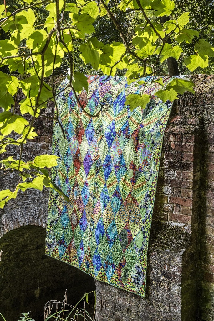 KAFFE FASSETT'S, QUILTS IN AN ENGLISH VILLAGE, BOOK