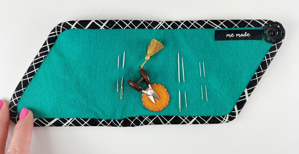 Traveler Needle Keeper