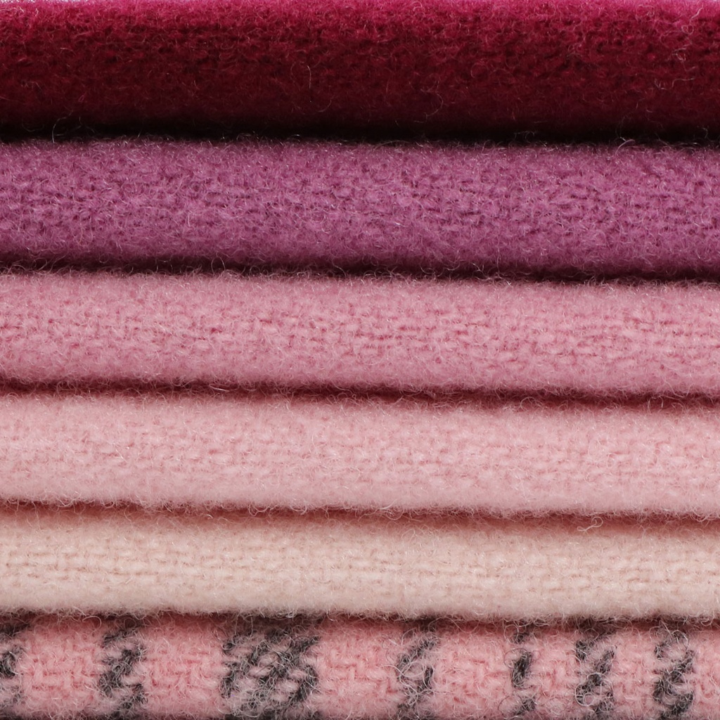 Fat 1/32, Cochineal Hand Dyed Wool Bundle
