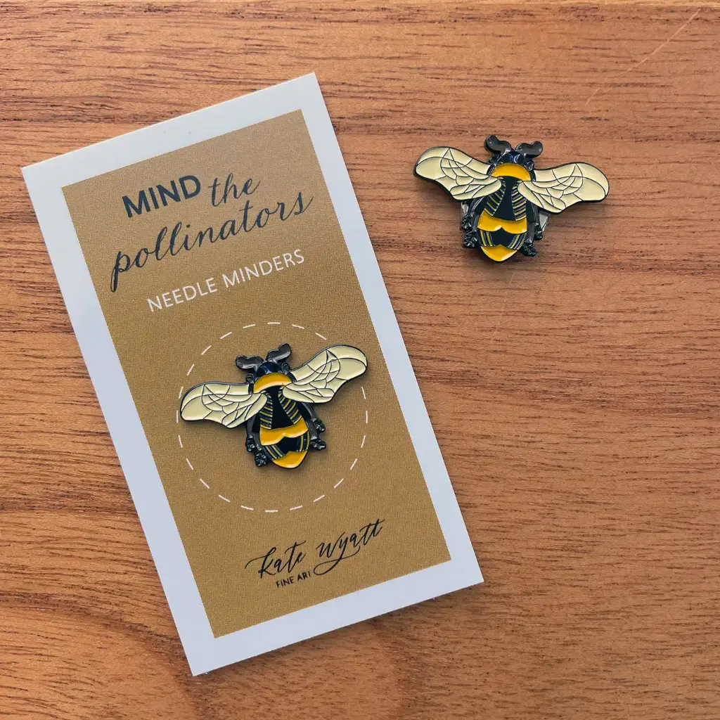 Bumblebee Needle Minder     