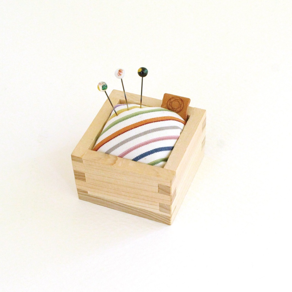 [NOT_45-204] Cohana, Masu Pincushion with Shippo Glass Sewing Pins (COHANA WHITE)