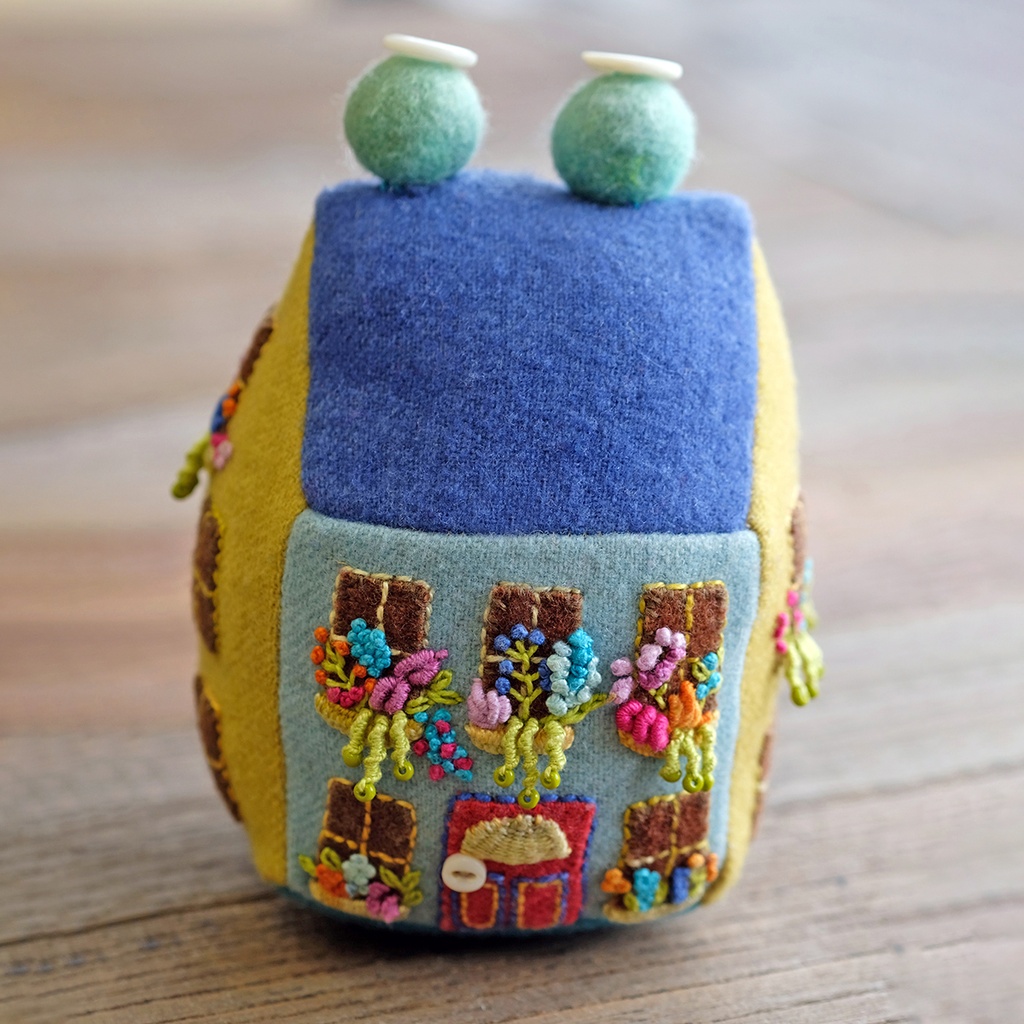 [KT_093] Blooming Bungalow (Kit & Free Pattern)