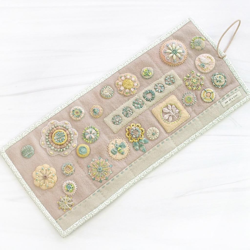 [KT_4857-1] Tranquil Garden Needle Roll (Kit & Free Pattern)