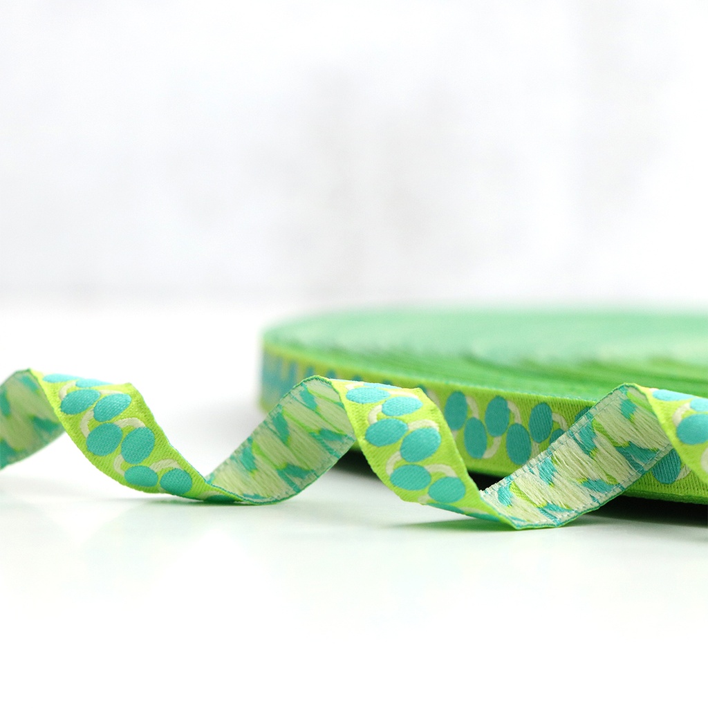 Dewdrop Stem On Peridot Ribbon