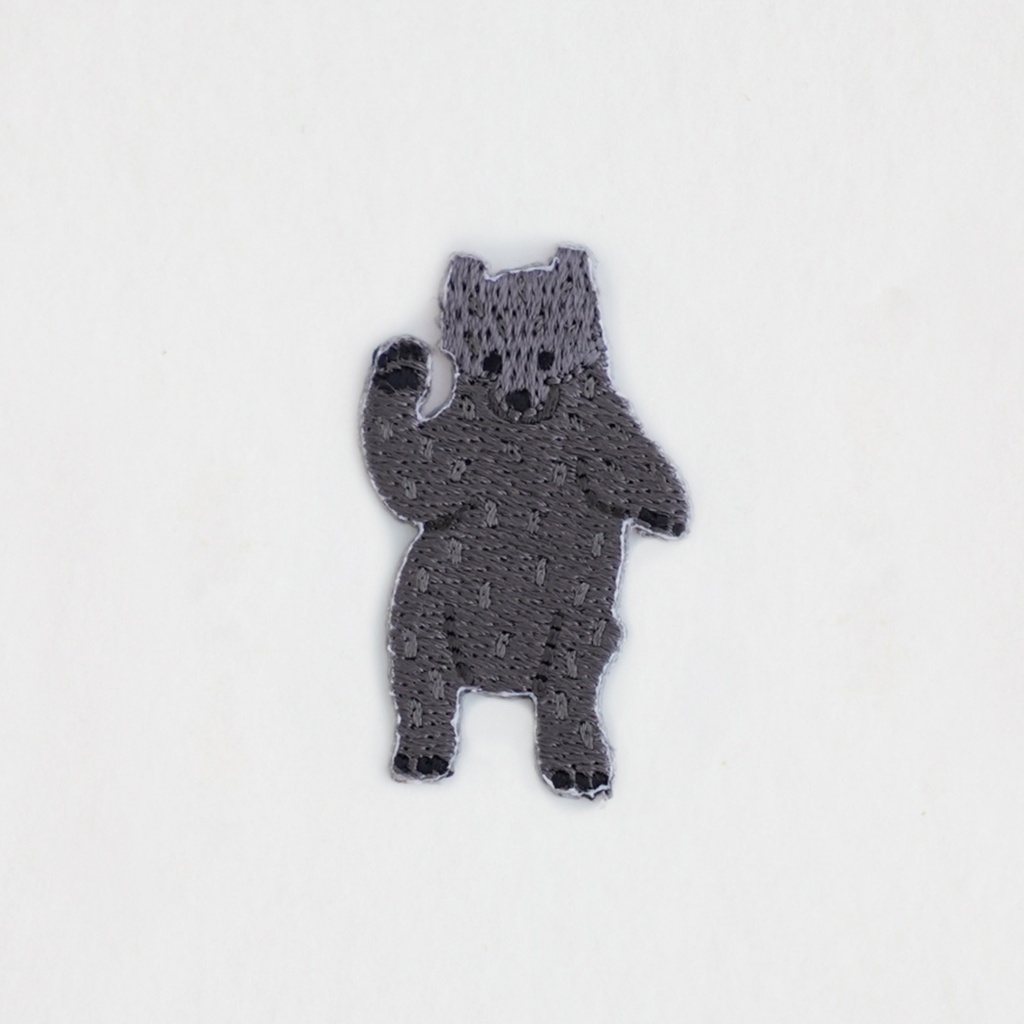 [14-8680] Daruma Embroidered Sticker (Kiborikuma, Brown)