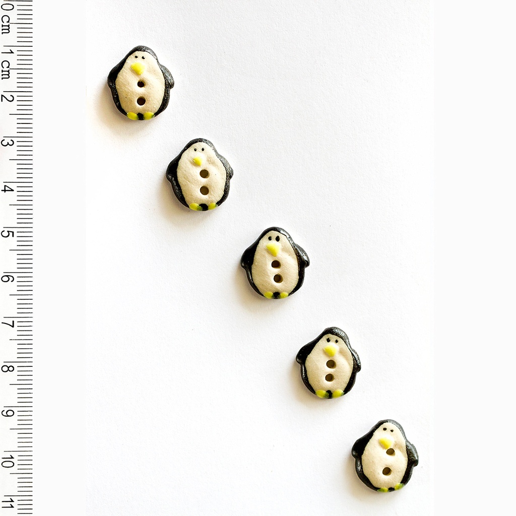 [L544] ​​​​​​​​​​​​​​Penguin Buttons