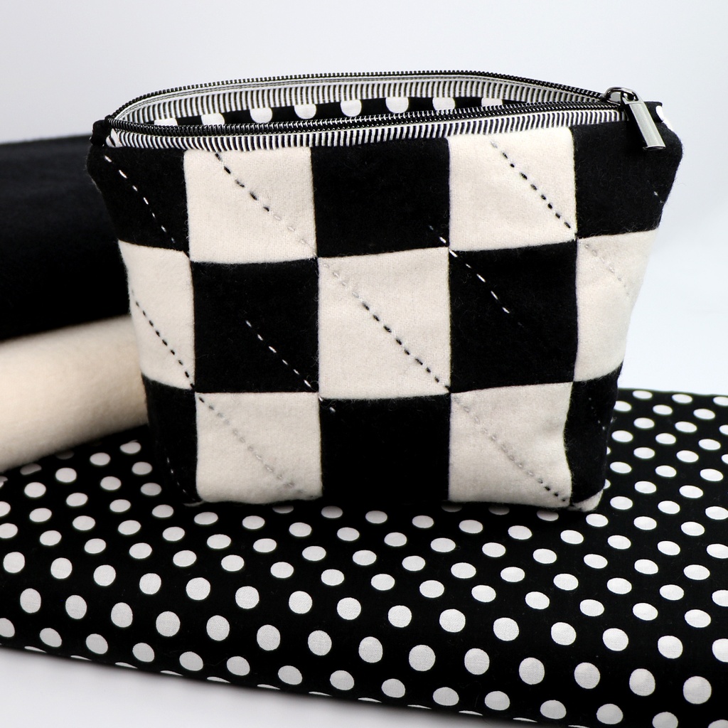 [KT_4991-BW] ​​​​Hand Quilted Zipper Pouch (Black & White Wool)