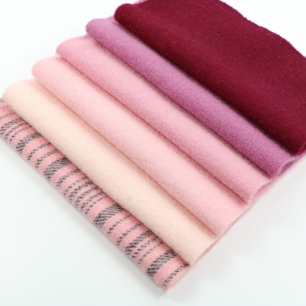 ​​​Natural Dyed Wool Bundle - Cochineal, Fat 1/32nd