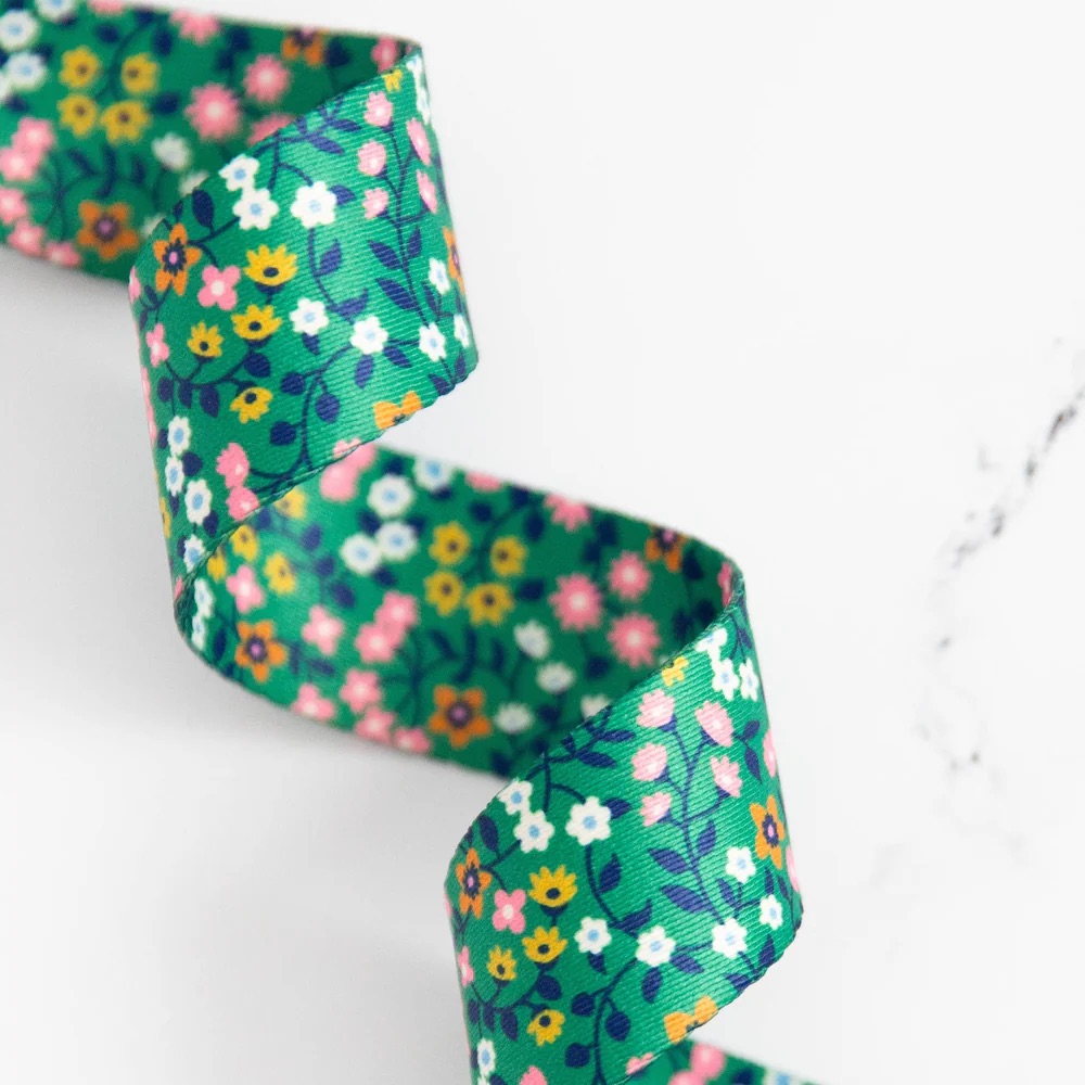 1- 1/2" Webbing - Clothesline Floral in Broccolini