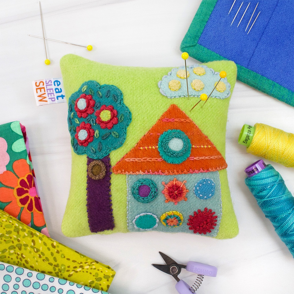 [KT_HLHS-1] Happy Little Homestead Pincushion Kit (Kit & Free Pattern)