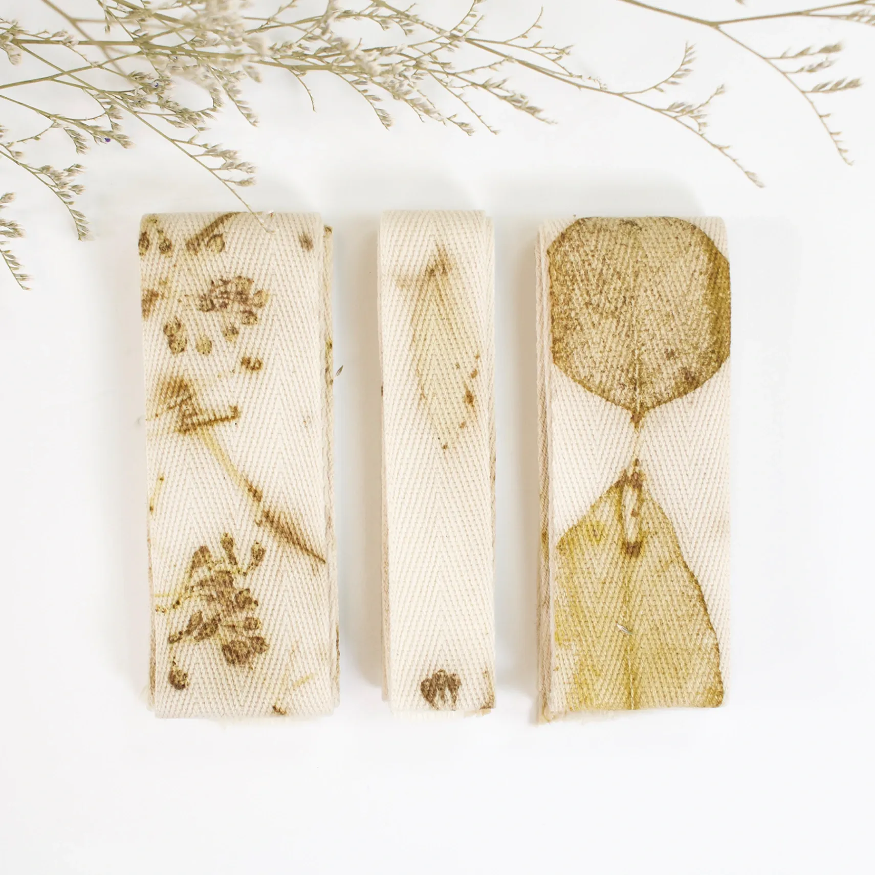 [RBPK_999] Stems & Seeds Eucalyptus with Moon Lagoon Ribbon Pack