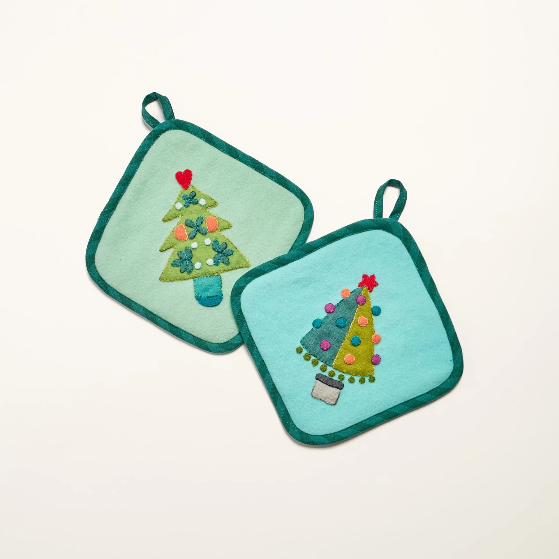 [KTAQ-HP01] Pre Order: Holiday Pot Holder Kit, AccuQuilt (Kit)