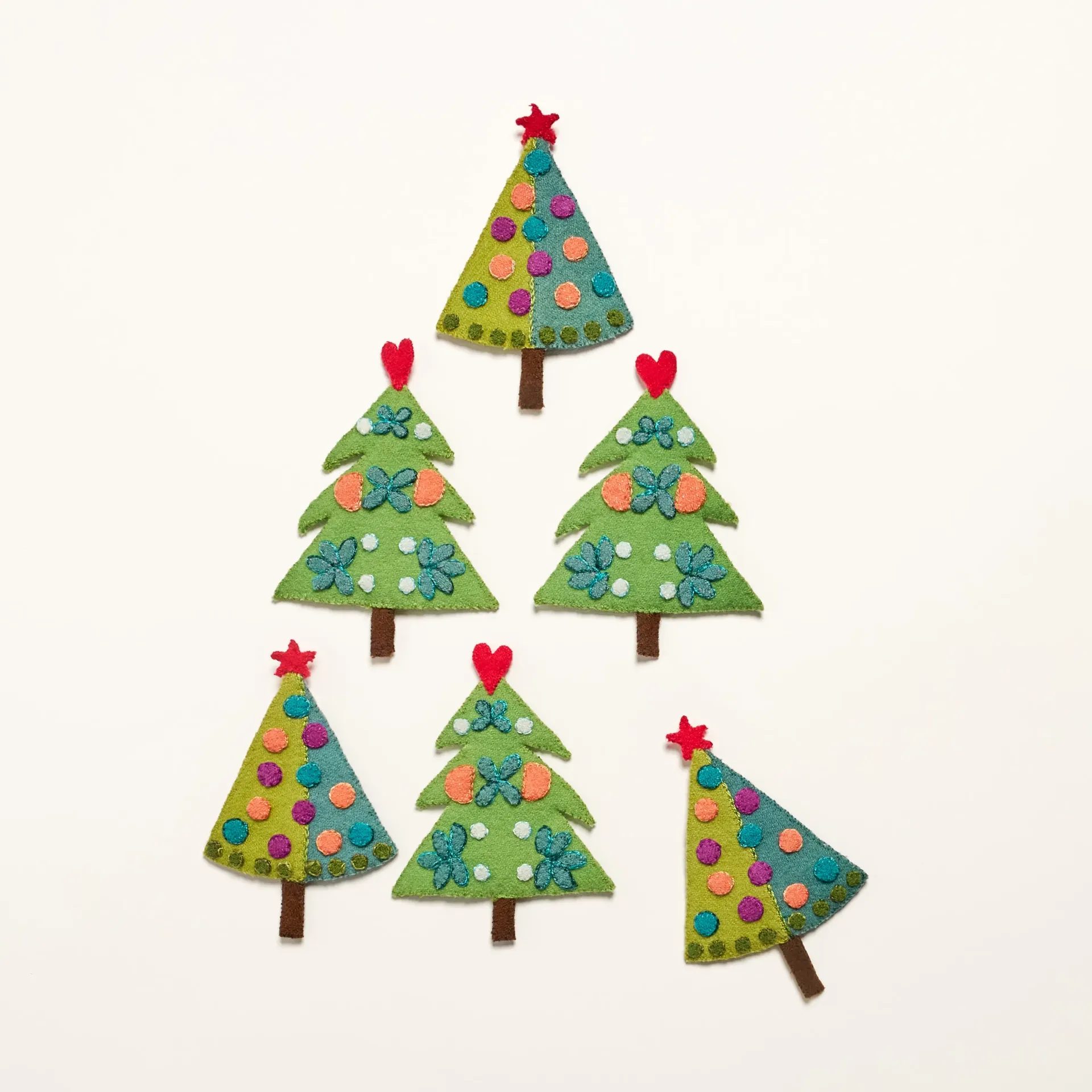 [KTAQ-GAR01] Pre Order: Holiday Garland Kit, AccuQuilt (Kit)