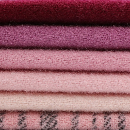 [NDWB_05-32] ​​​Natural Dyed Wool Bundle - Cochineal, Fat 1/32nd