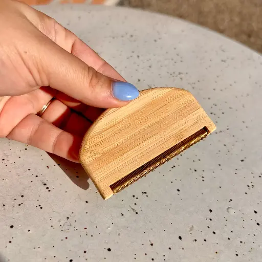 [BS_BTLR] Bamboo Travel Lint Remover